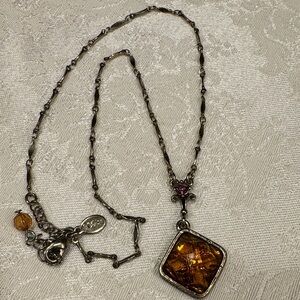 2028 Exquisite Amber Pendant Necklace